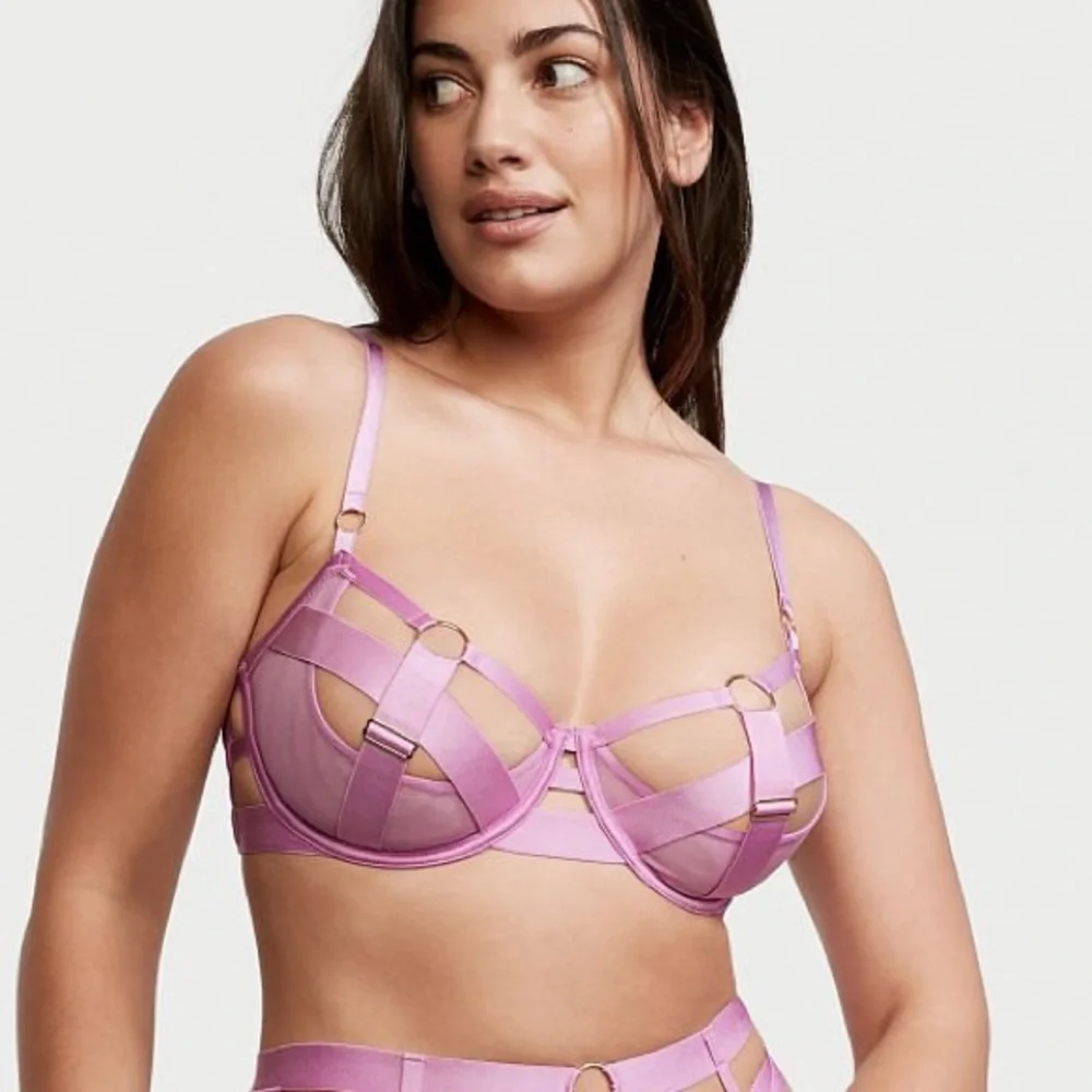 38D Victoria’s Secret lilac strappy harness bra